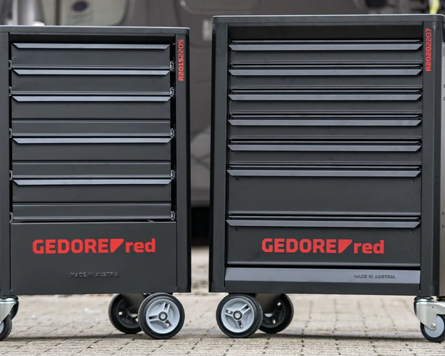 GEDORE red Werkzeugwagen GEDworker und GEDmaster vor einem Van