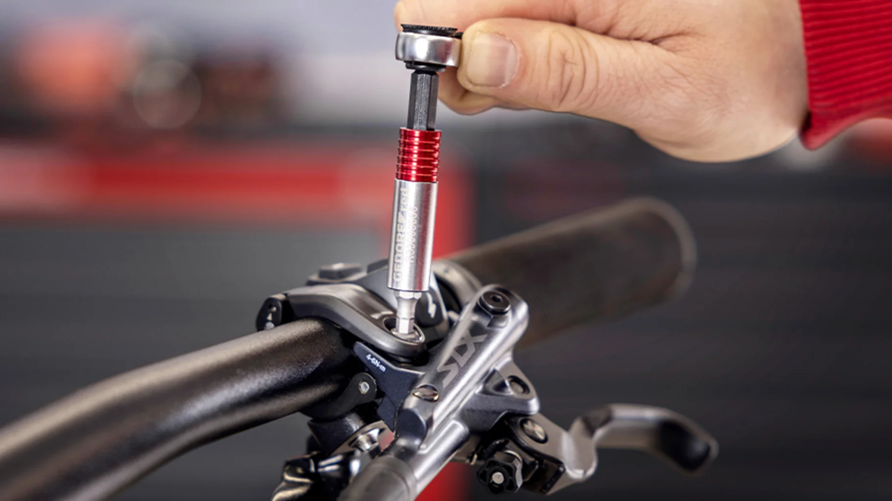 Fahrradkomponenten werden mit einer 1/4" Mini-Umschaltknarre angezogen
