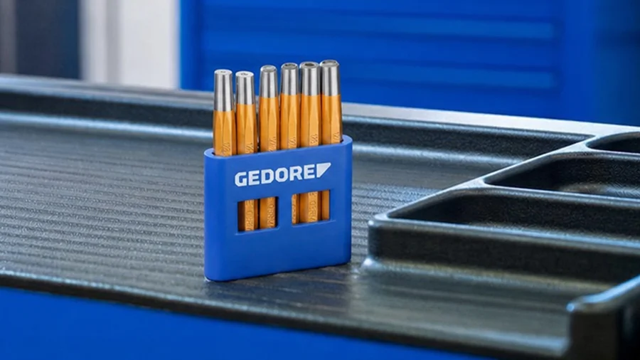 Nietensetzer von GEDORE im Satz auf einem Werkstattwagen