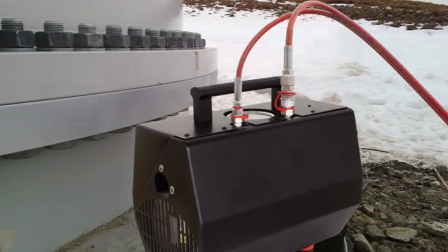 Hydraulikaggregat LHU von GEDORE Torque Solutions an einem Windkraftrad