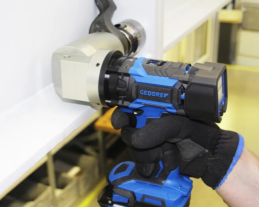 Akku-Hochmomentschrauber LAW in gewinkelter Ausführung von GEDORE Torque Solutions
