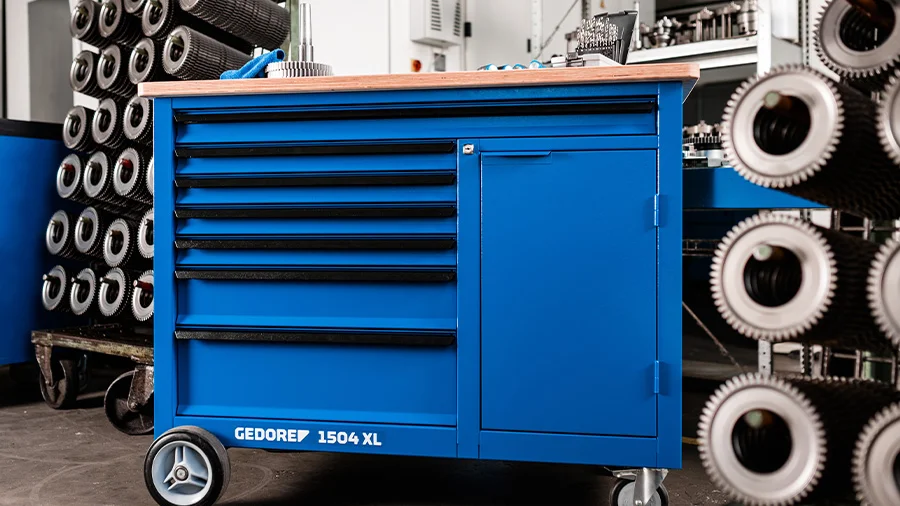Die GEDORE Werkbank 1504 XL sorgt für Ordnung im Betrieb