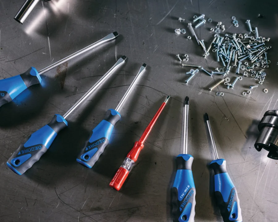 GEDORE Schraubendreher-Satz auf einer Arbeitsoberfläche