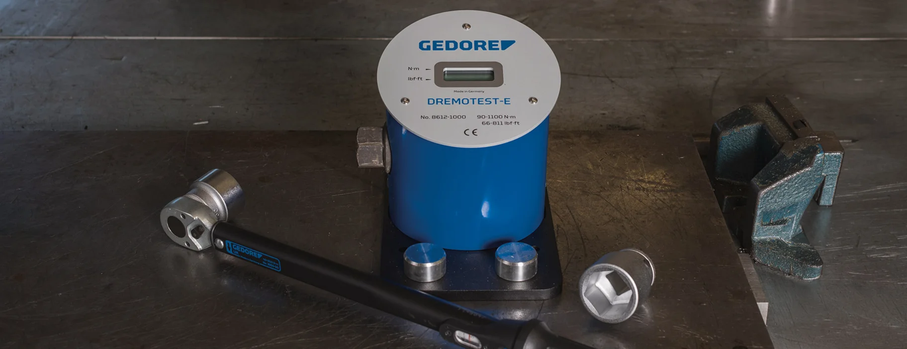 Elektronisches Drehmoment-Prüfgerät von GEDORE in einer Werkstatt