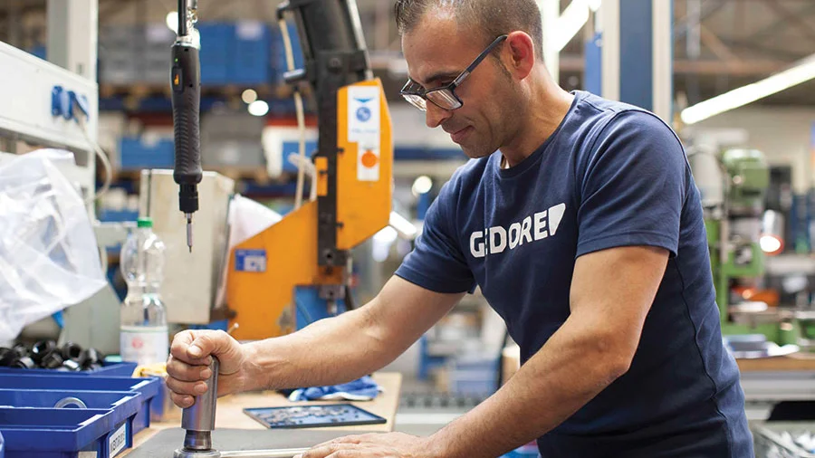 GEDORE Mitarbeiter bei der Arbeit
