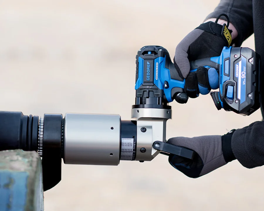 Akku-Hochmomentschrauber LAW in gewinkelter Ausführung von GEDORE Torque Solutions