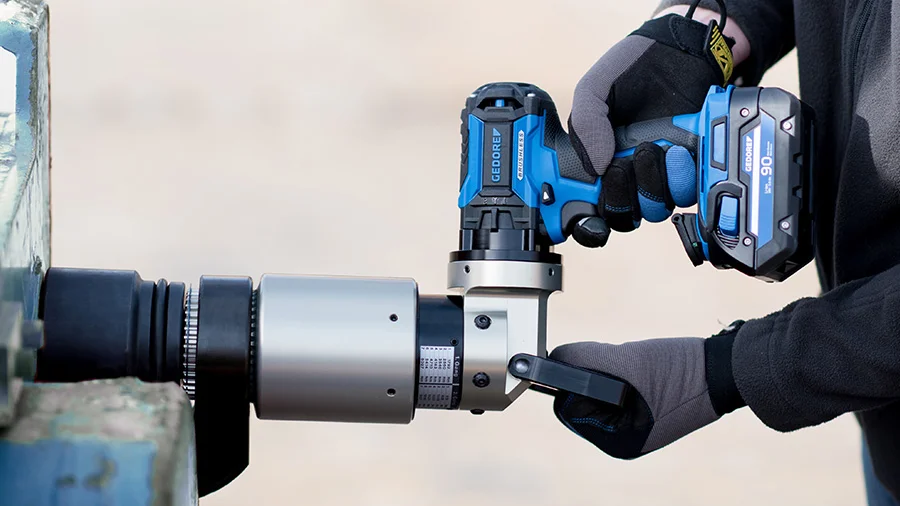 Akku-Hochmomentschrauber LAW in gewinkelter Ausführung von GEDORE Torque Solutions